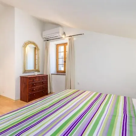 Διαμέρισμα Tin 2 *