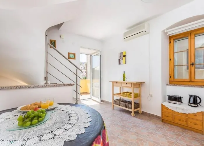 Tin 2 Daire Vrbnik (Primorje-Gorski Kotar)