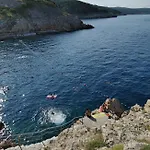 Tin 2 Daire Vrbnik (Primorje-Gorski Kotar)