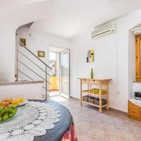Tin 2 Apartment Vrbnik (Primorje-Gorski Kotar)
