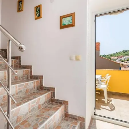 Apartment Tin 2 Vrbnik (Primorje-Gorski Kotar)