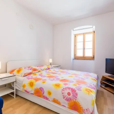 Apartment Tin 2 Vrbnik (Primorje-Gorski Kotar)